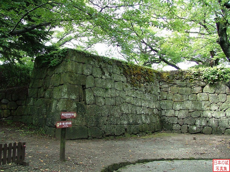 会津若松城 鐘撞堂 西の丸方面梅坂からの帯曲輪入口の石垣