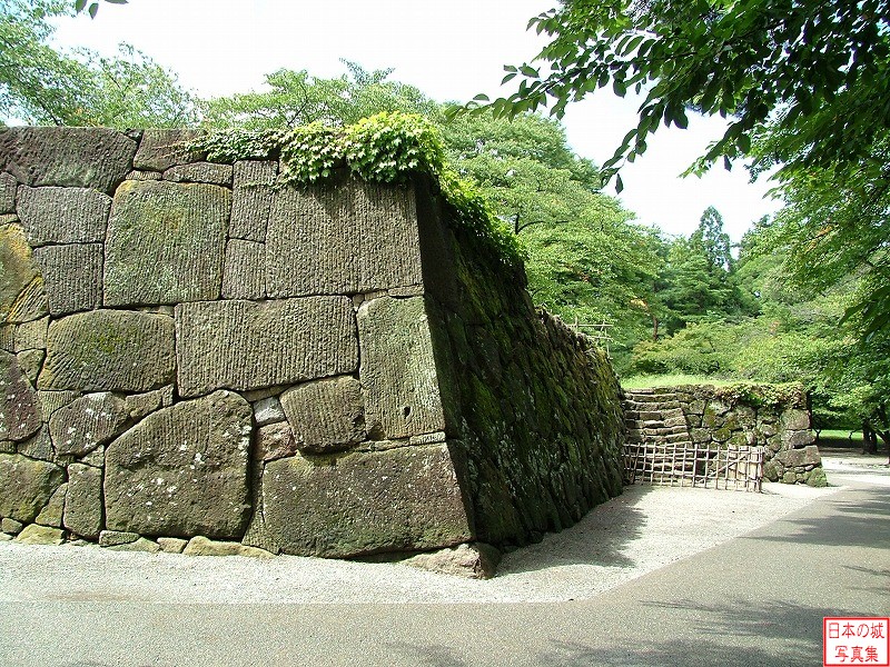 会津若松城 二の丸方向虎口 二の丸方面からの帯曲輪入口の石垣