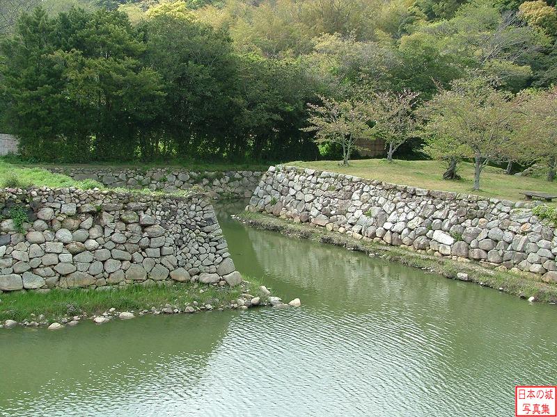 萩城 洞春寺跡方面 天守台から見る二の丸西側