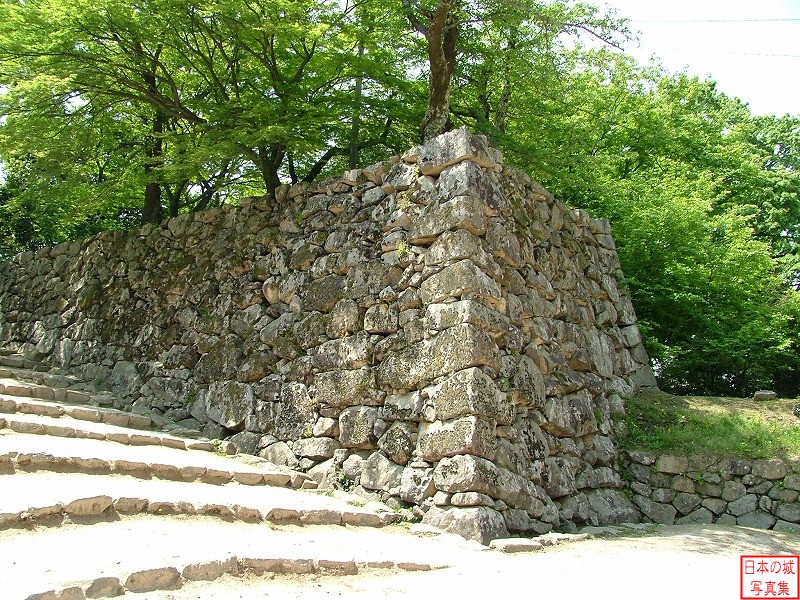 彦根城 鐘の丸 鐘の丸石垣と鐘の丸へ登る階段