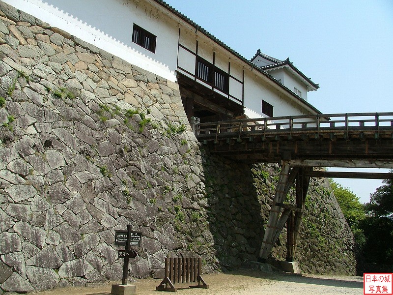 Hikone Castle Tenbin turret and Rouka bridge (Main gate side)