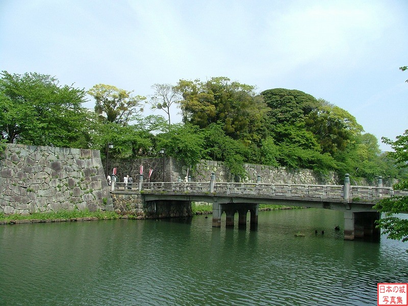 彦根城 京橋口 京橋口前の橋。京橋口には門脇には櫓が築かれ、堀に面して高麗門があった