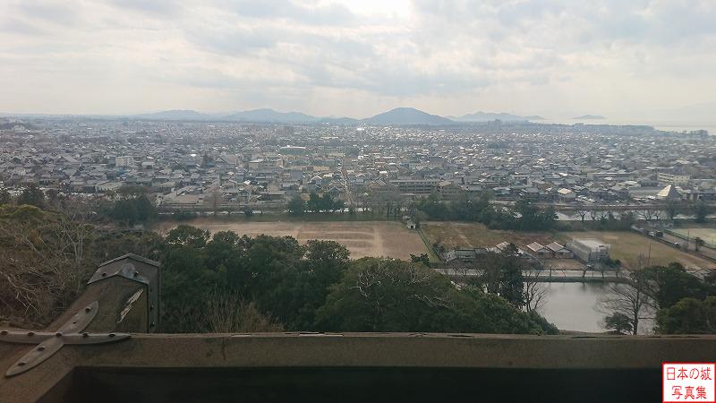 彦根城 天守最上階 天守からの眺め。東方向を見る