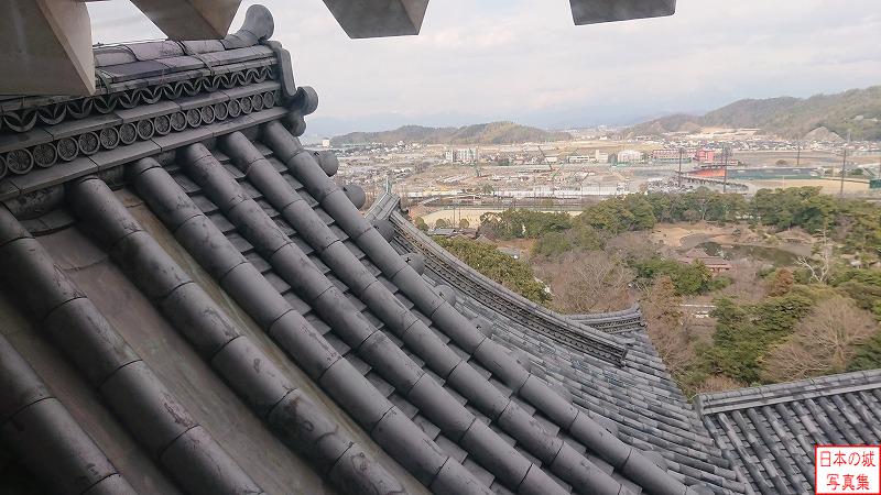 彦根城 天守内 屋根の重なりがなんとも格好いい