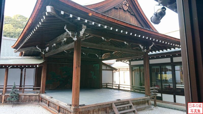 彦根城 表御殿能舞台 能舞台を違う角度から。江戸時代には幕府推奨のもと能が盛んに演じられ、各地の城にこのような能舞台が設けられた。
