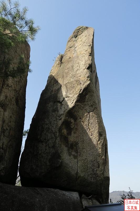 三雲城 八丈岩 巨石がそそり立つ