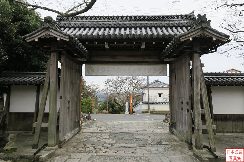 坂本城 移築城門（西教寺総門） 門を内側から見る