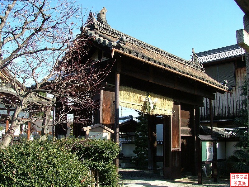 Zeze Castle Relocated gate (Main gate of Wakamiya Hachiman Shrine)