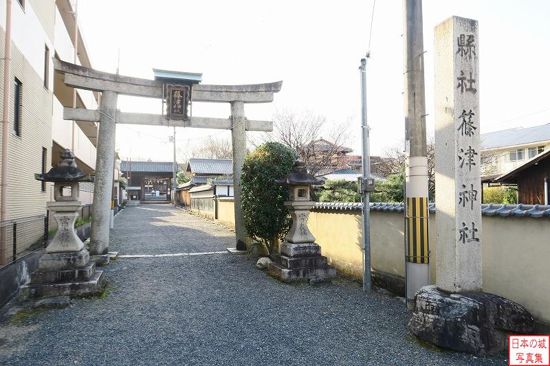 膳所城 移築城門（篠津神社表門） 篠津神社。京阪線中ノ庄駅近くにある。この道の先に表門がある