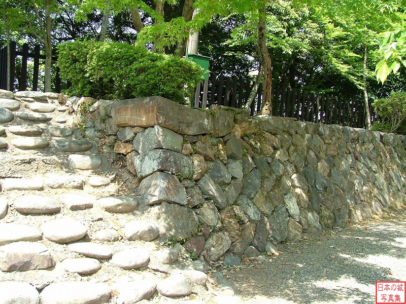 犬山城 本丸 本丸内の石垣