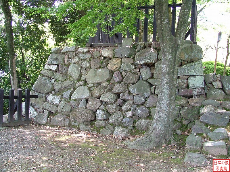 七曲門跡脇の石垣