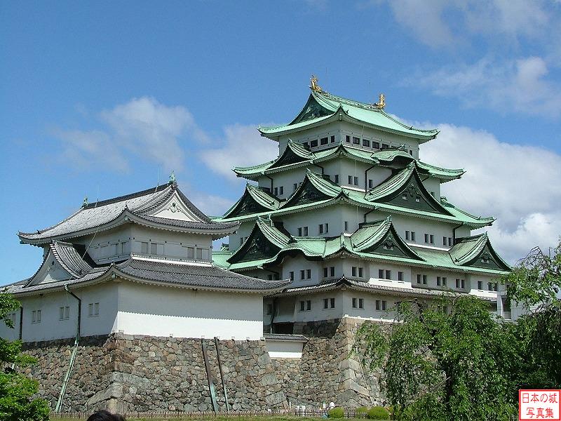 名古屋城 大天守 大小天守。天守は太平洋戦争の際に焼失し、その後1957年に鉄筋コンクリート製で外観復元された。