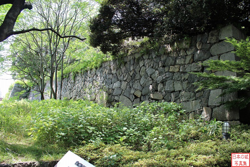 御園門跡西側の石垣