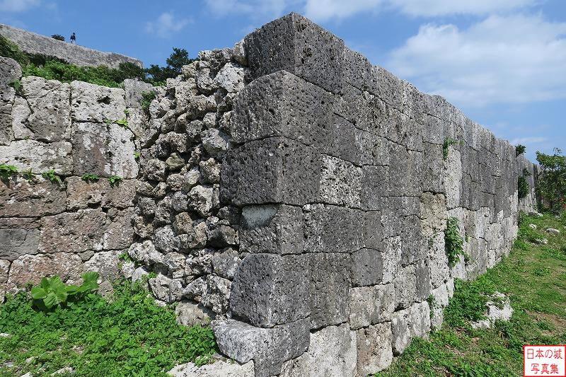 勝連城 三の郭 基壇脇の石垣