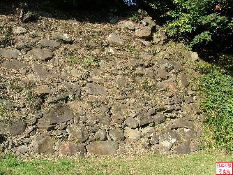 石垣山城 南曲輪・西曲輪 南曲輪下の石垣。穴太流の野面石積みで、桃山時代の面影をよく残している。