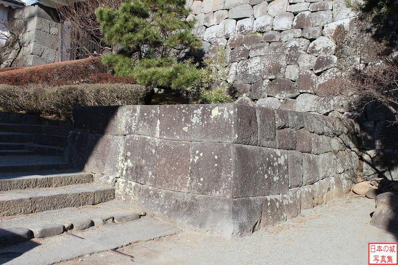 小田原城 常盤木門 常盤木門手前の右手石垣。かつては左右の石垣の間に門があった。