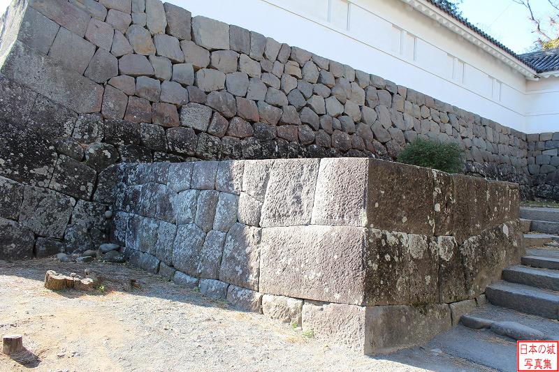 小田原城 常盤木門 常盤木門手前の左手石垣。かつては左右の石垣の間に門があった。