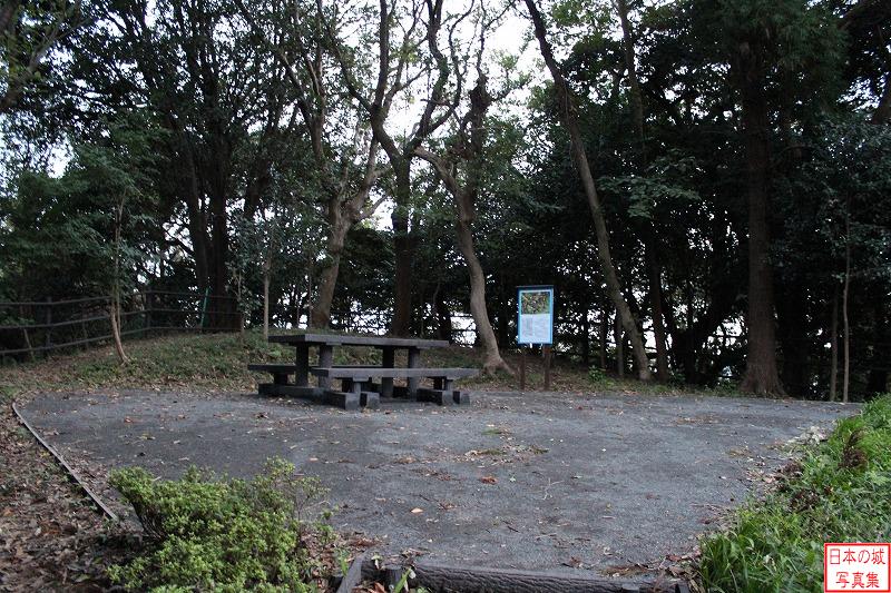 玉縄城 七曲坂 太鼓櫓跡。現在市民緑地となっている