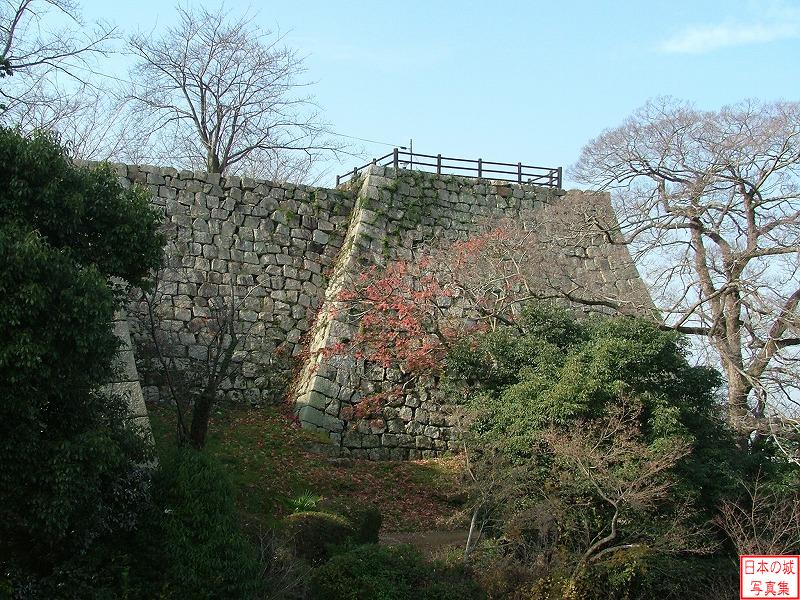丸亀城 三の丸東側 三の丸から見る二の丸東側の石垣