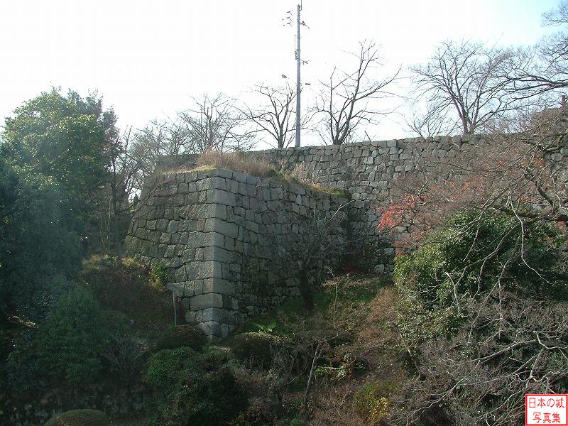 丸亀城 三の丸東側 三の丸から見る二の丸東側の石垣
