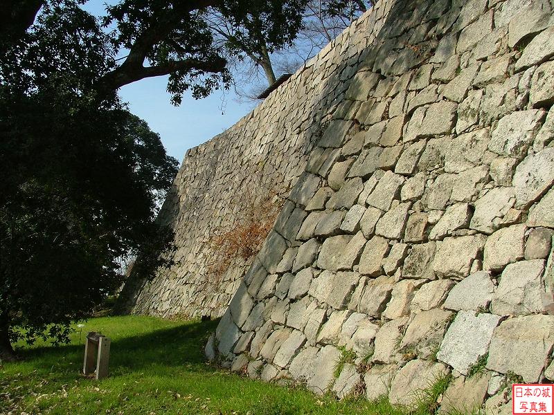 丸亀城 三の丸南側 三の丸から見る本丸石垣