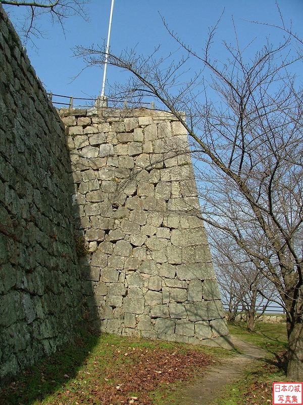 丸亀城 本丸 二の丸から見る本丸石垣