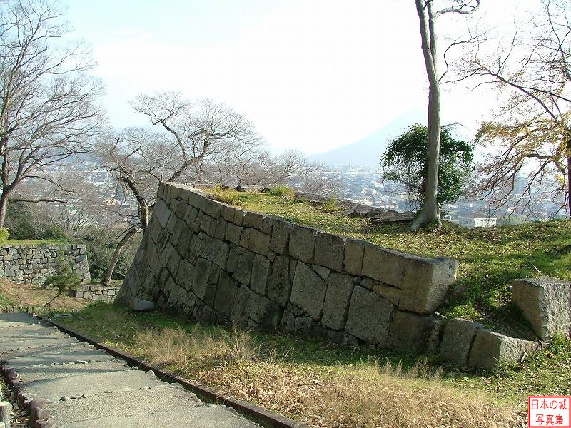 丸亀城 三の丸搦手 三の丸から栃の木御門跡方面への下り口