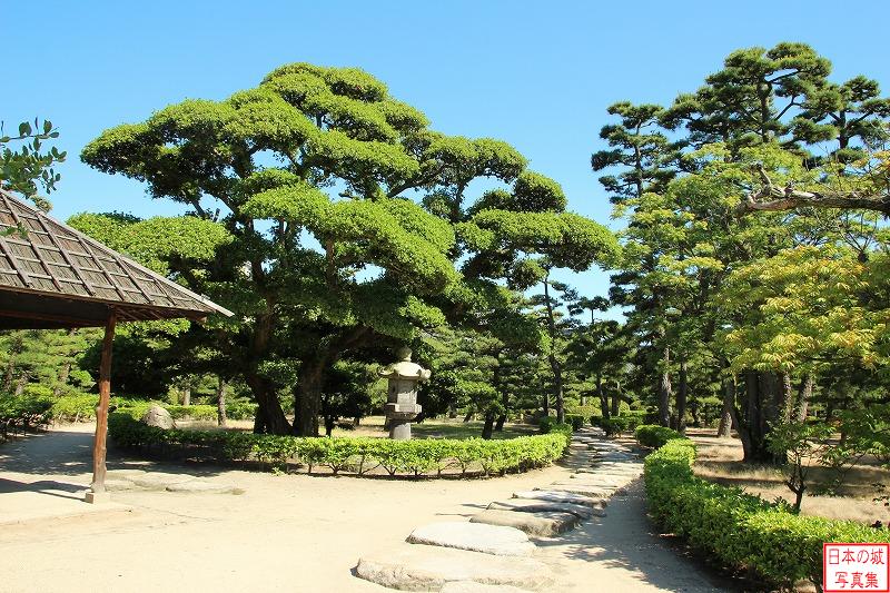 高松城 三の丸 三の丸の飛雲閣庭園。大正3年から6年にかけて造られた。江戸時代にはここには三の丸御殿があり、飛雲閣庭園は一部江戸時代の庭園を残しながら造られたと思わる。