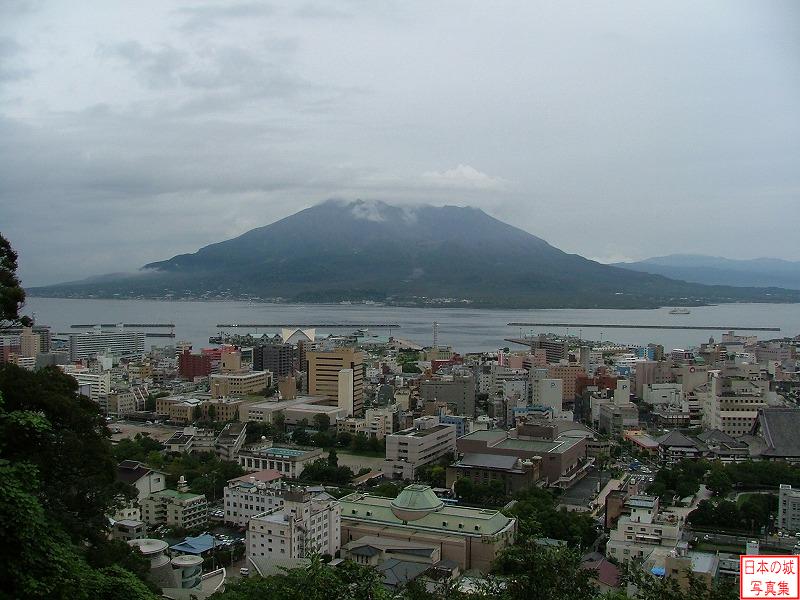 城山からの眺め。対岸に桜島が見える