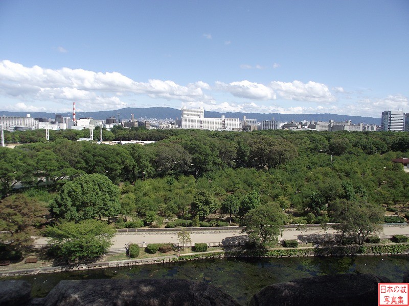 大坂城 本丸東面 本丸東側からの眺め。二の丸が見える