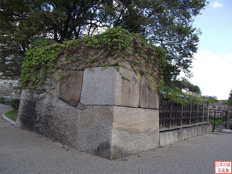 南仕切門跡の石垣