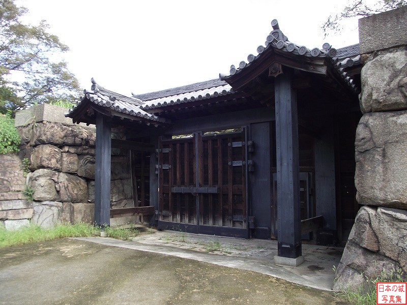 大坂城 西の丸 西の丸から京橋口方面へ通じる門。閉じられており往来ができない。