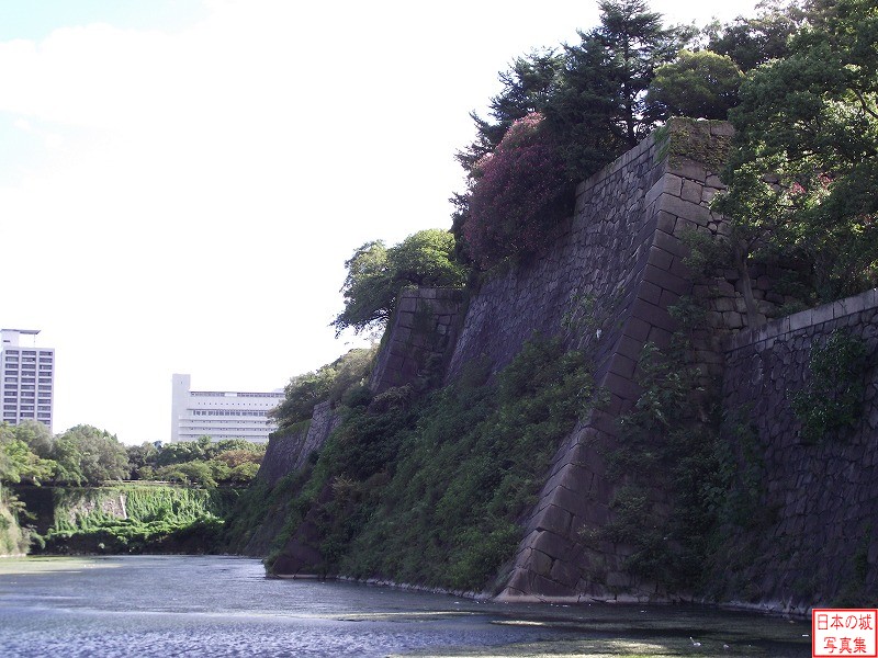 大坂城 本丸東面 二の丸から見る本丸東面の石垣