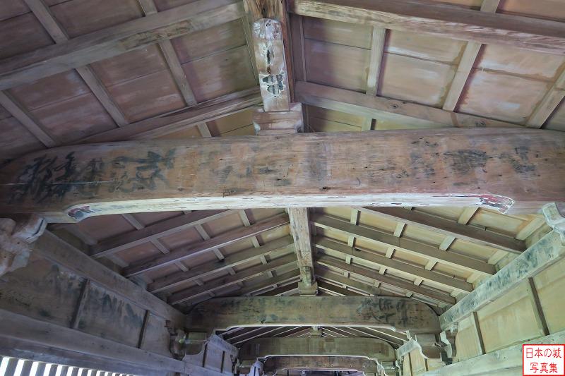 大坂城 移築橋（竹生島宝厳寺舟廊下） 屋根の中央が高くなっている