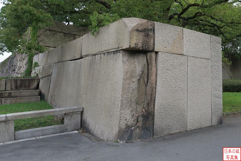 京橋口左手の石垣