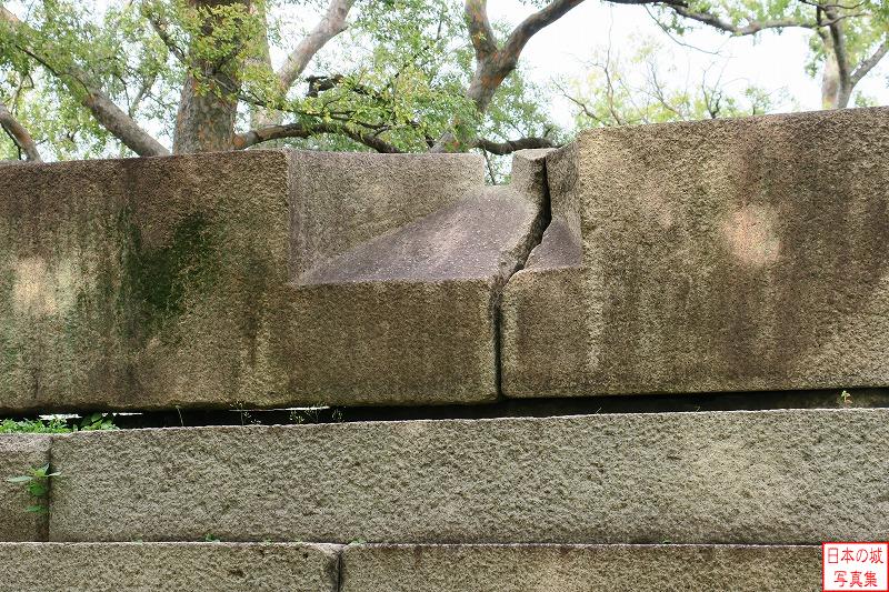 大坂城 京橋口 京橋口の石垣には、石に細工を施した銃眼が見える