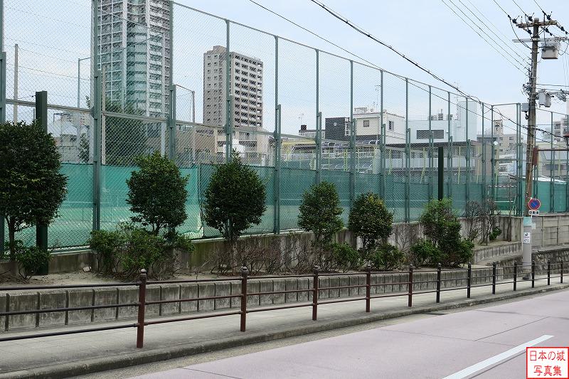 長らく真田丸がどこにあったのか不明であったが、近年の調査で大阪明星学園の敷地付近に相当することが分かり、学園脇には顕彰碑も建てられている。