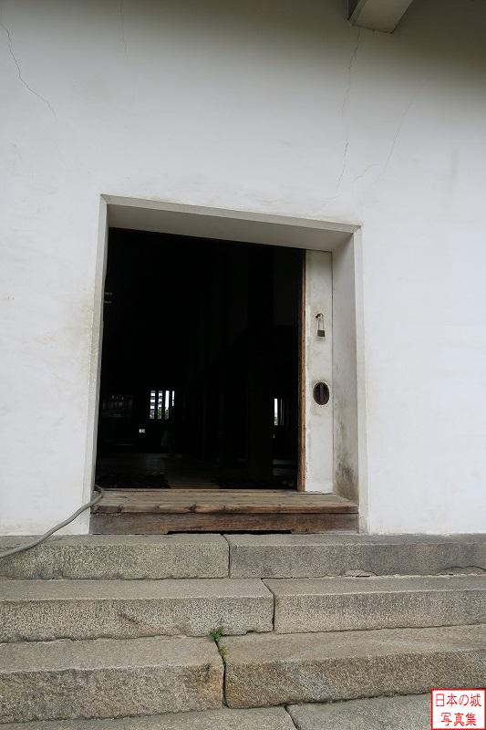 千貫櫓へ入る扉。いよいよ大坂城大手の守りの要・千貫櫓内部へ。