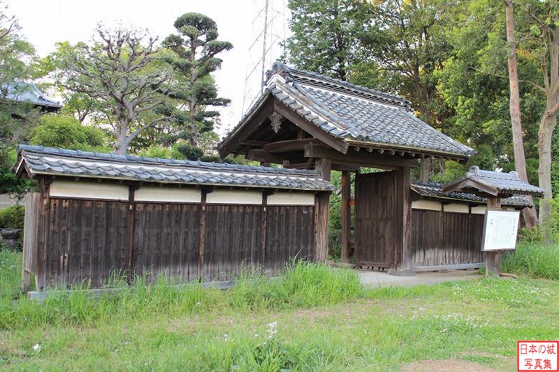 埋門。関宿城の城門。城から程近い民家に移築されている。