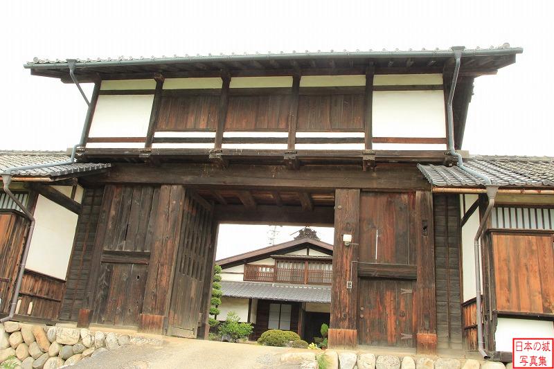 飯田城 移築城門（八間門） 八間門を正面から。元は飯田城二の丸の門で、二の門と呼ばれていた。