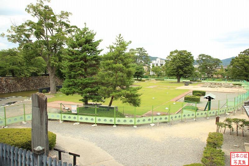 松本城 太鼓門櫓門 二の丸を見下ろす