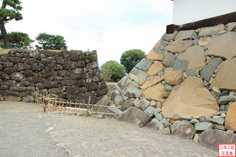 松本城 月見櫓・辰巳附櫓 月見櫓下の石垣