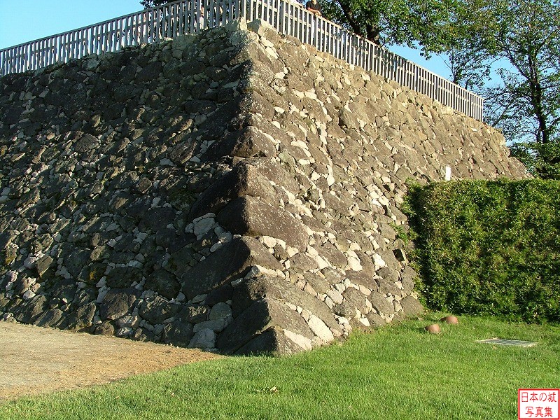 松代城 戌亥隅櫓跡 二の丸から見る戌亥隅櫓跡の石垣