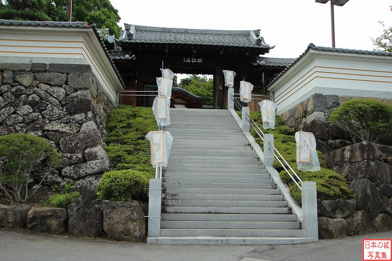 Takashima Castle Relocated gate (Main gate of Onsen temple)