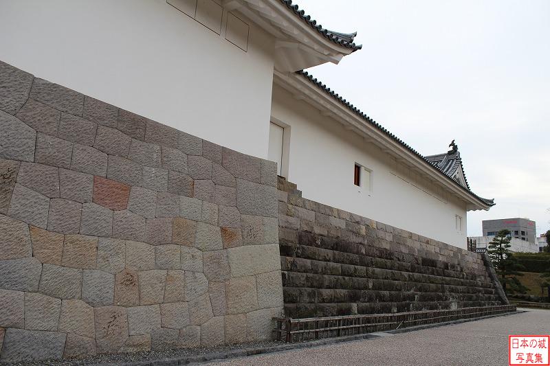 駿府城 東御門（多聞櫓） 城内から見る櫓門（左）と多聞櫓（右）