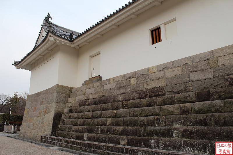 駿府城 東御門（櫓門） 城内から見る櫓門（左）と多聞櫓（右）