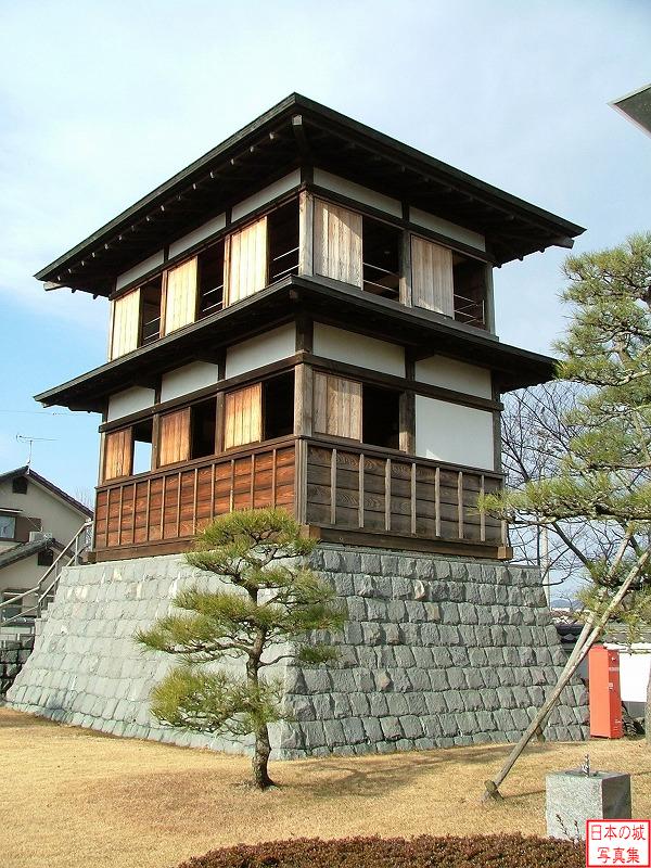 田中城 本丸櫓 本丸櫓を別角度から。1階、2階ともに、2間×3間の大きさ。本丸内に建てられた御亭として現存するのはこの御亭が唯一で貴重なもの。