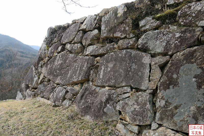 竹田城 南二の丸 石垣を見る。大きな石が使われている