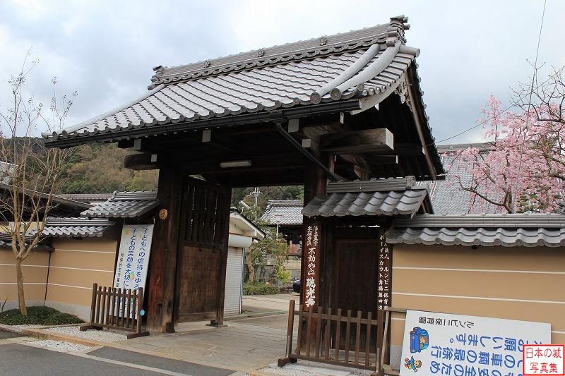 Tanabe Castle Relocated gate (Main gate of Kenkai temple)
