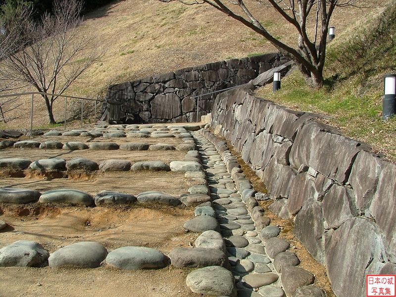掛川城 天守への道 天守への階段。何度も曲がり、侵入しにくくなっている。